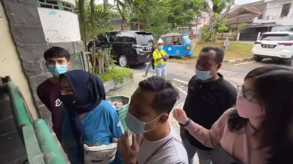 rumah lama Rieta Amilia © YouTube rumah lama Rieta Amilia © YouTube