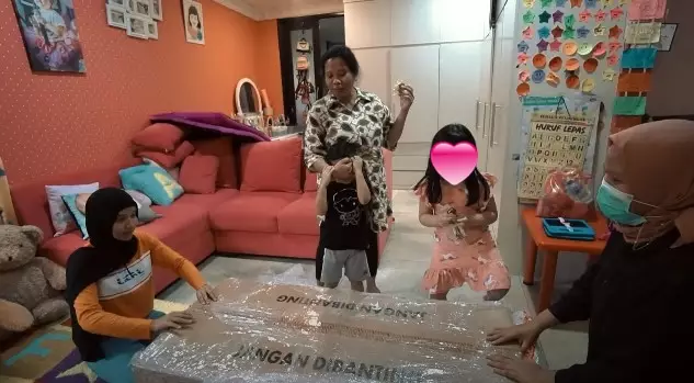 Atta beri hadiah mewah untuk Arsya Hermansyah © YouTube