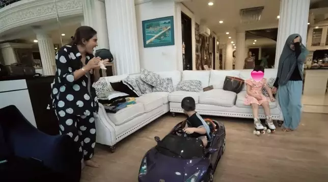 Atta beri hadiah mewah untuk Arsya Hermansyah © YouTube