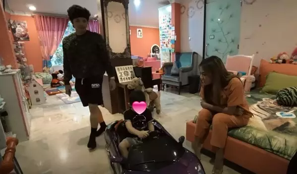 Atta beri hadiah mewah untuk Arsya Hermansyah © YouTube