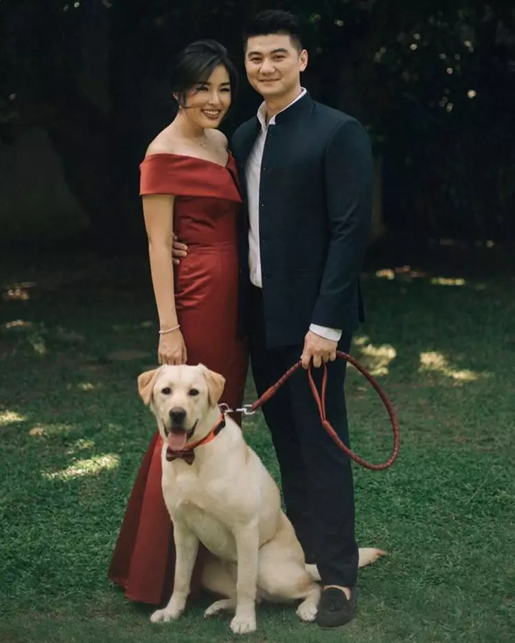 gaun pertunangan seleb © 2021 brilio.net