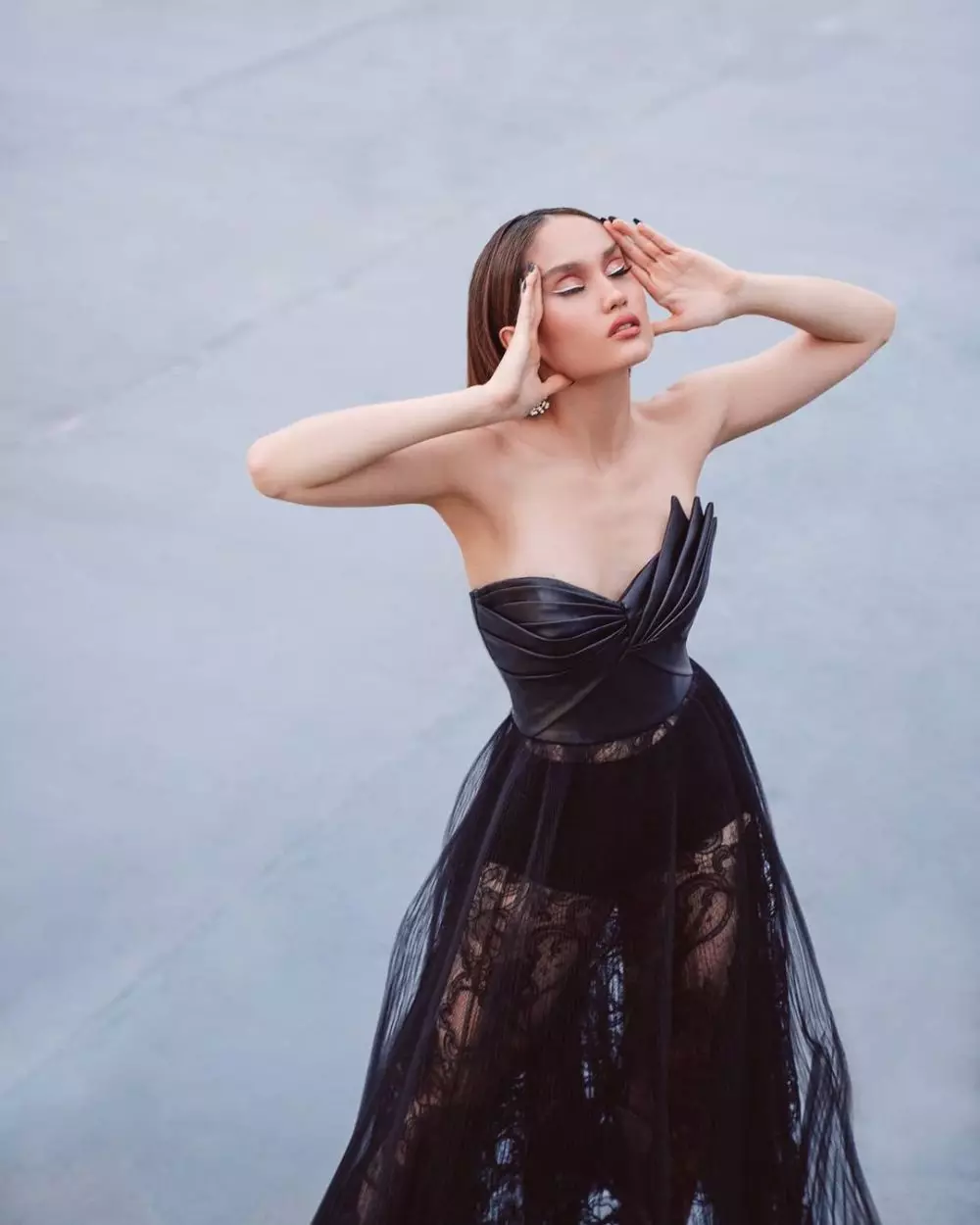 pemotretan cinta laura black swan © Instagram pemotretan cinta laura black swan © Instagram