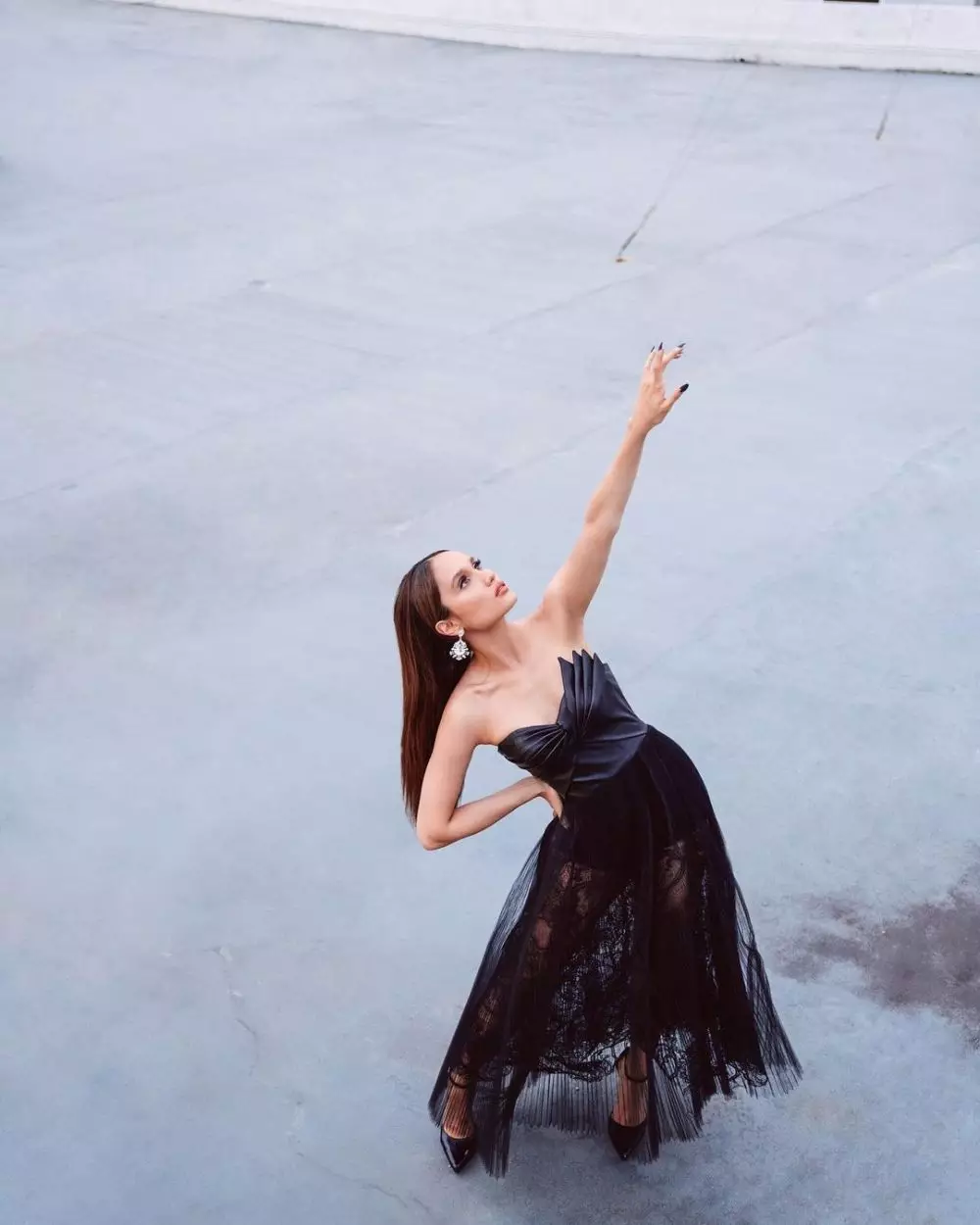 pemotretan cinta laura black swan © Instagram pemotretan cinta laura black swan © Instagram