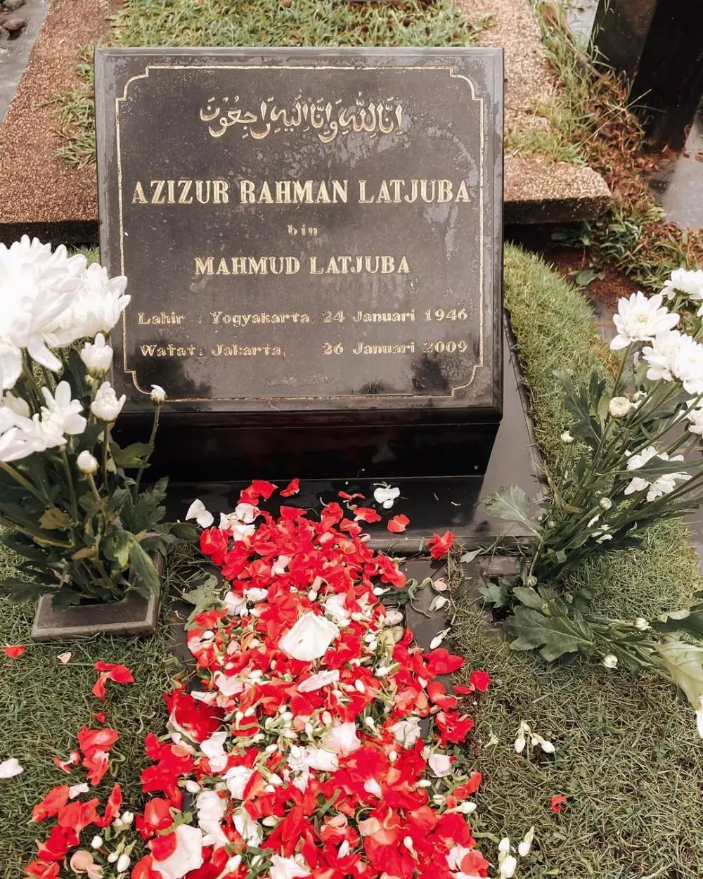 sophia ziarah makam © Instagram