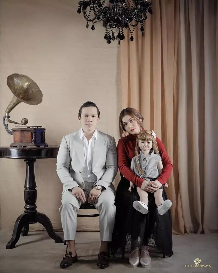 6 pemotretan Jordi Onsu dan Frislly Herlind © 2021 brilio.net 6 pemotretan Jordi Onsu dan Frislly Herlind © 2021 brilio.net