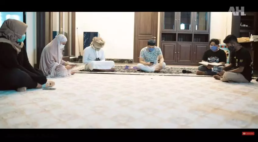 momen syukuran rumah baru atta © YouTube momen syukuran rumah baru atta © YouTube