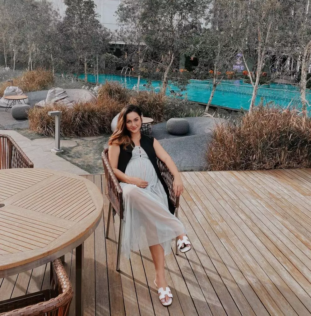 baby bump Tengku Dewi Putri © berbagai sumber