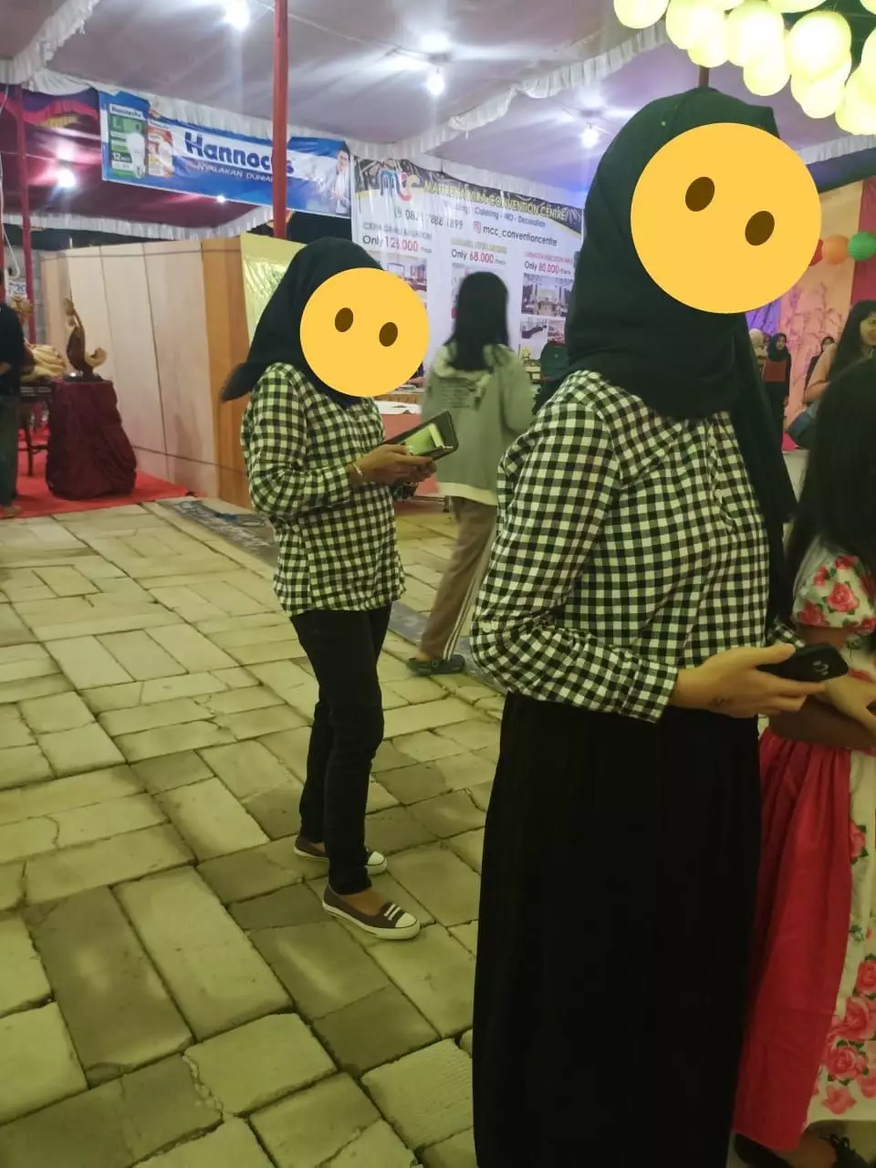 momen kembaran baju kocak © Twitter