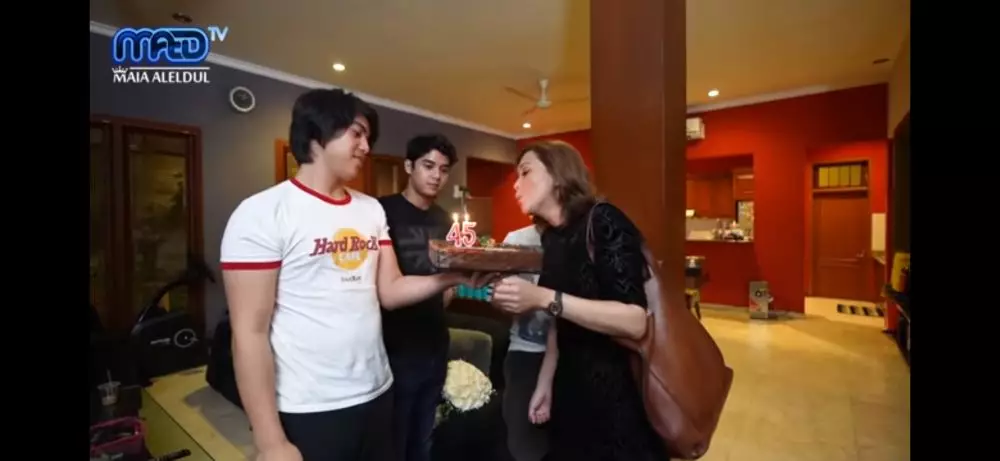 Kejutan ulang tahun maia estianty © 2021 brilio.net Kejutan ulang tahun maia estianty © 2021 brilio.net