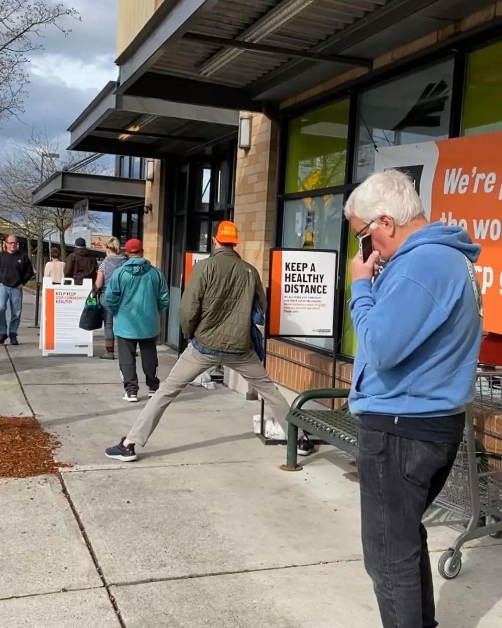 gaya aneh didepan kasir © Instagram