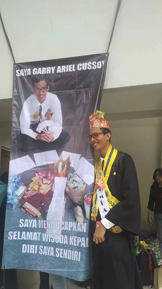 Spanduk lucu selamat wisuda © berbagai sumber