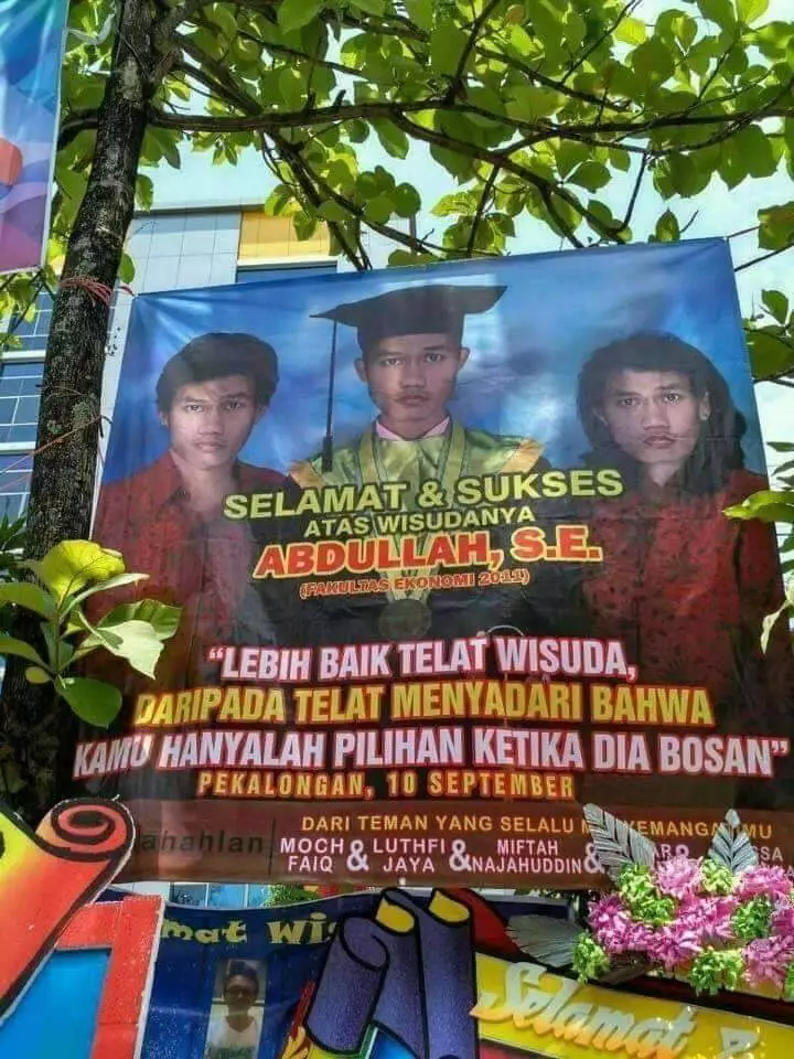 Spanduk lucu selamat wisuda © berbagai sumber