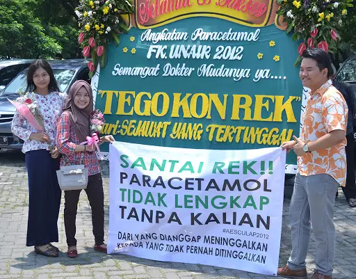 Spanduk lucu selamat wisuda © berbagai sumber