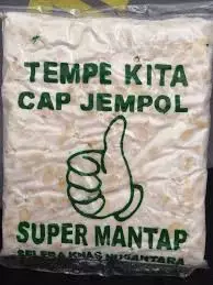 Tulisan di kemasan tempe © berbagai sumber Tulisan di kemasan tempe © berbagai sumber