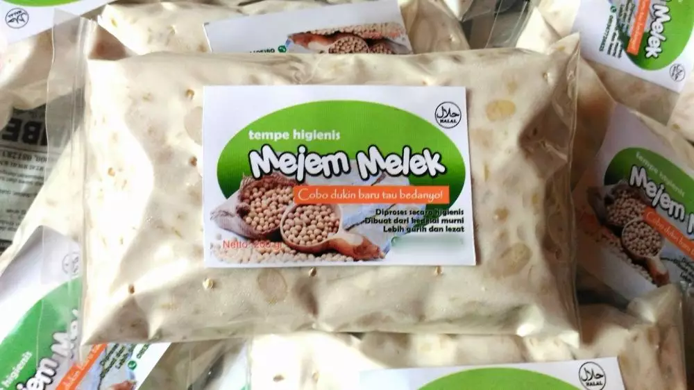 Tulisan di kemasan tempe © berbagai sumber Tulisan di kemasan tempe © berbagai sumber