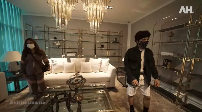 atta aurel belanja perabotan © YouTube