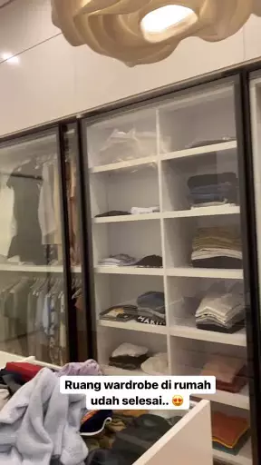 walk in closet Raditya Dika © 2021 brilio.net walk in closet Raditya Dika © 2021 brilio.net