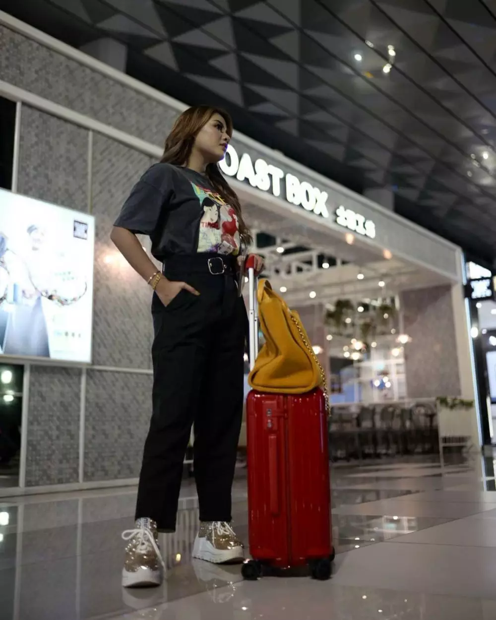 OOTD Aurel Hermansyah pakai kaus © Instagram