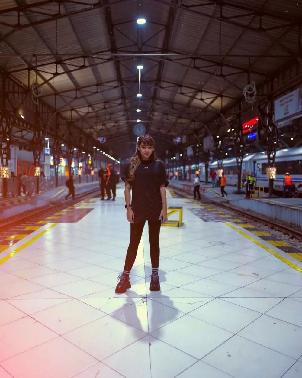 OOTD Aurel Hermansyah pakai kaus © Instagram