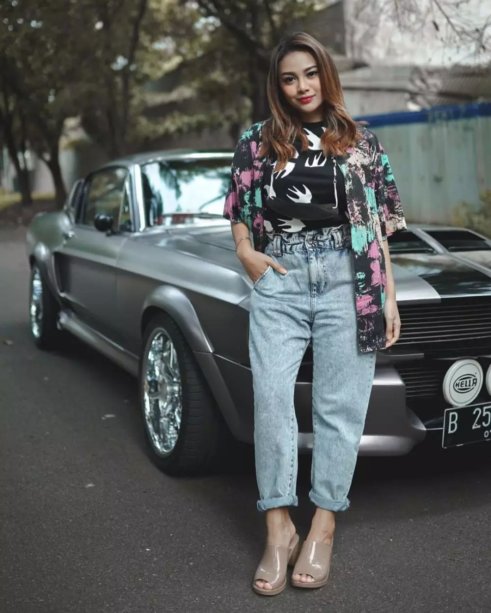 OOTD Aurel Hermansyah pakai kaus © Instagram