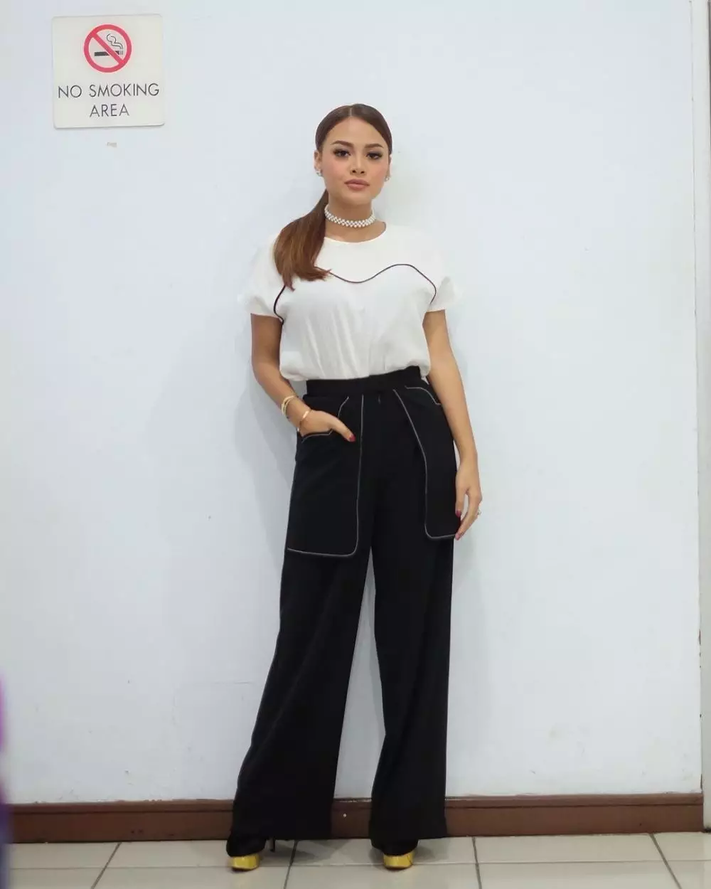 OOTD Aurel Hermansyah pakai kaus © Instagram