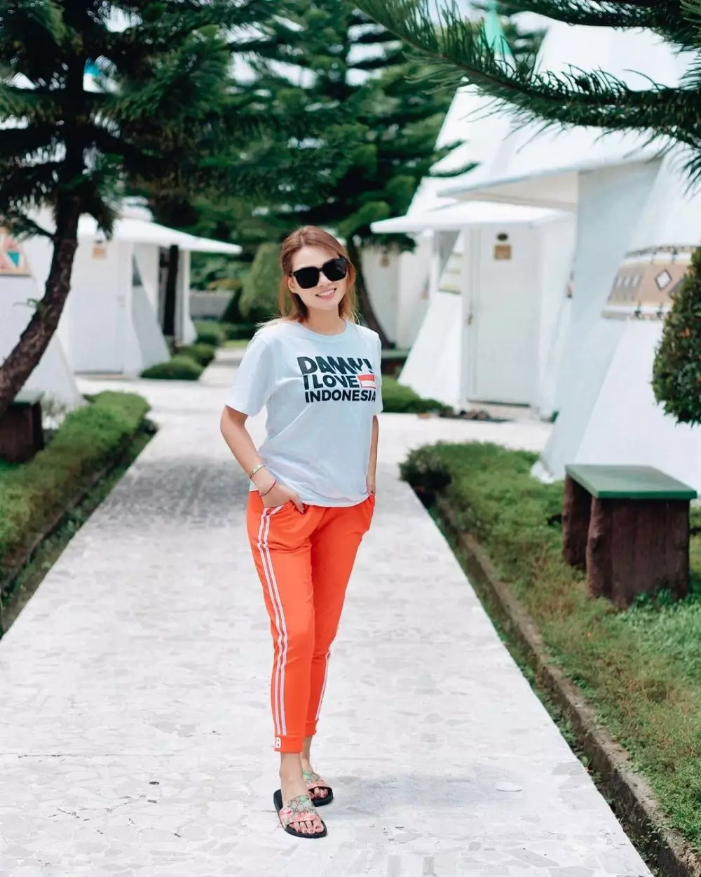 OOTD Aurel Hermansyah pakai kaus © Instagram