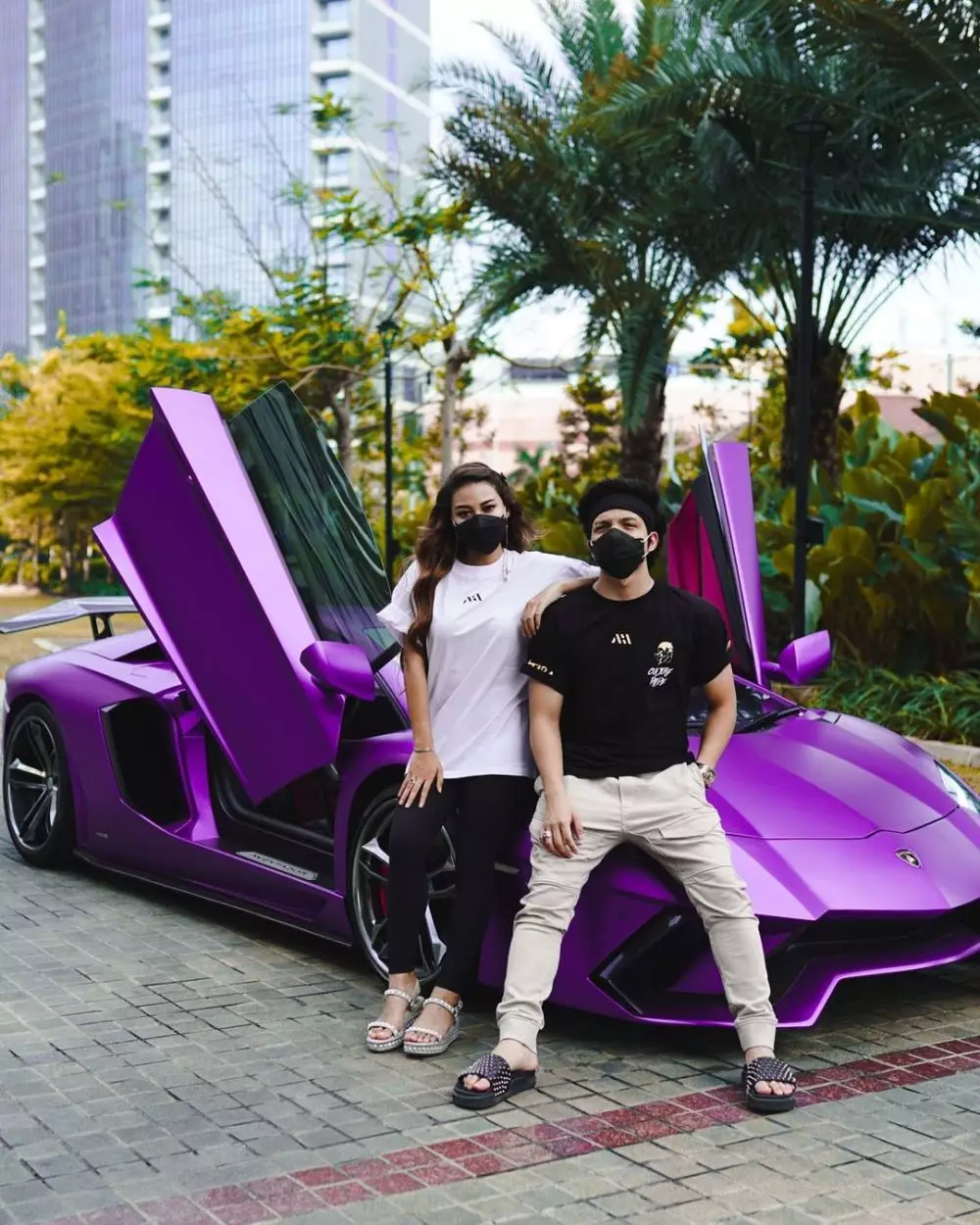 OOTD Aurel Hermansyah pakai kaus © Instagram