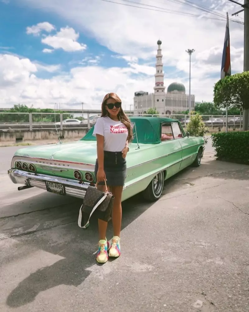 OOTD Aurel Hermansyah pakai kaus © Instagram