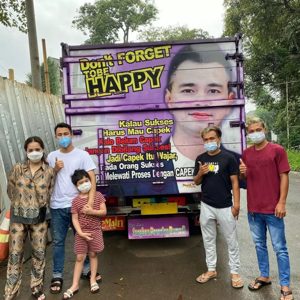 Rafathar foto bareng supir truk berwajah Raffi Instagram