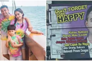 Rafathar foto bareng sopir truk berwajah Raffi, sandalnya bikin salfok