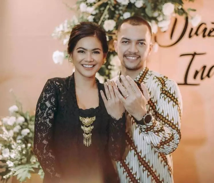 pertunangan indah indriana © Instagram