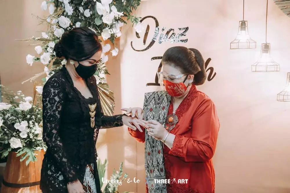 pertunangan indah indriana © Instagram