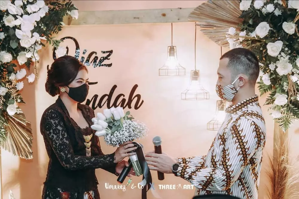 pertunangan indah indriana © Instagram