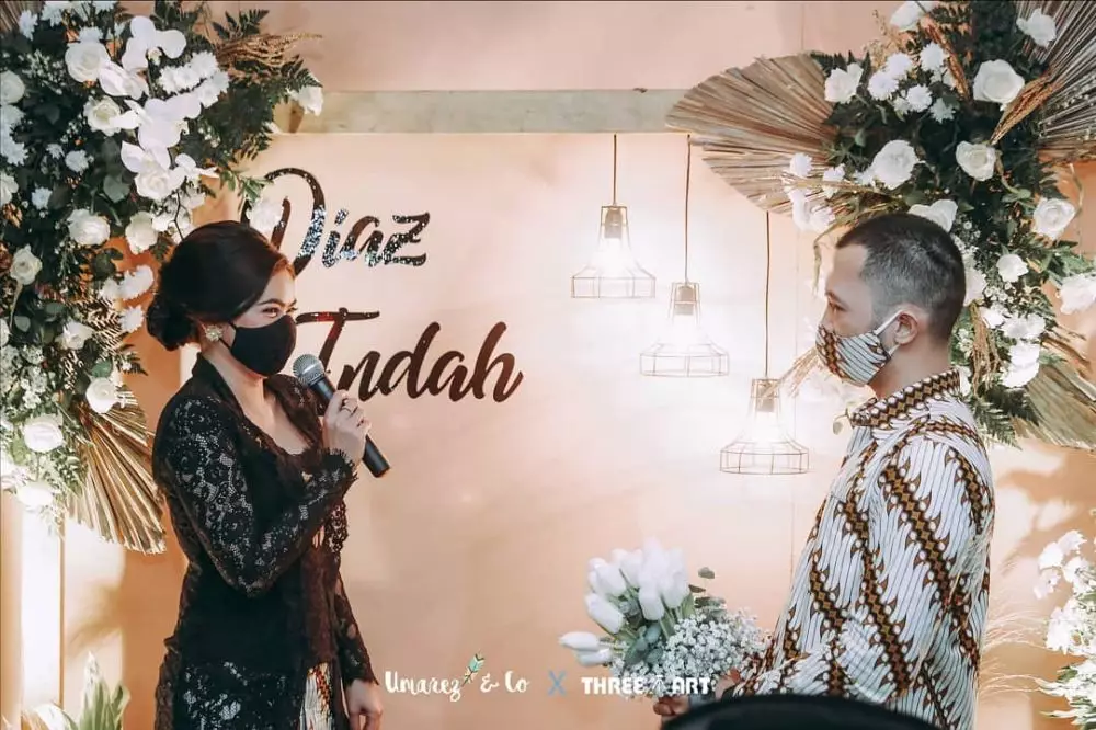 pertunangan indah indriana © Instagram