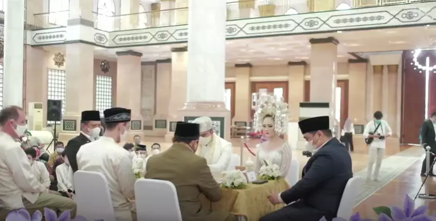 Momen haru pernikahan Sarah Gibson dan Diska Resha Putra YouTube dan Instagram