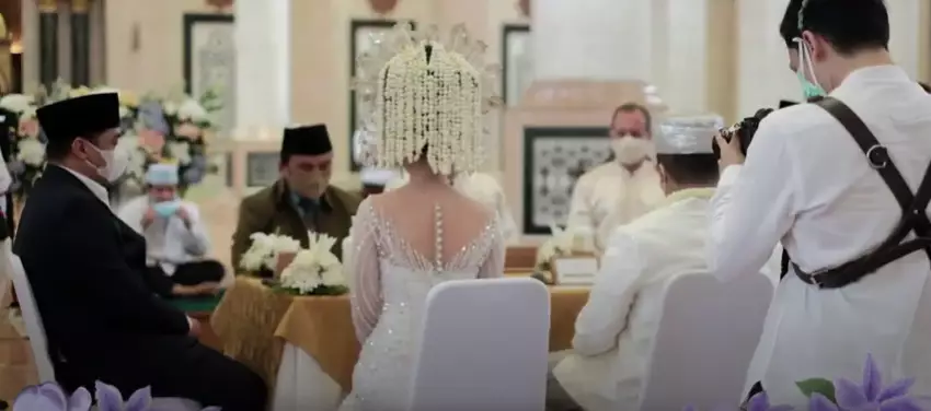 Momen haru pernikahan Sarah Gibson dan Diska Resha Putra YouTube dan Instagram