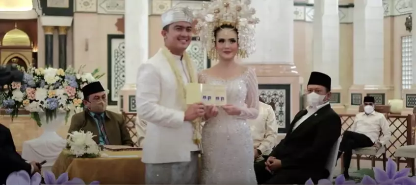 Momen haru pernikahan Sarah Gibson dan Diska Resha Putra YouTube dan Instagram