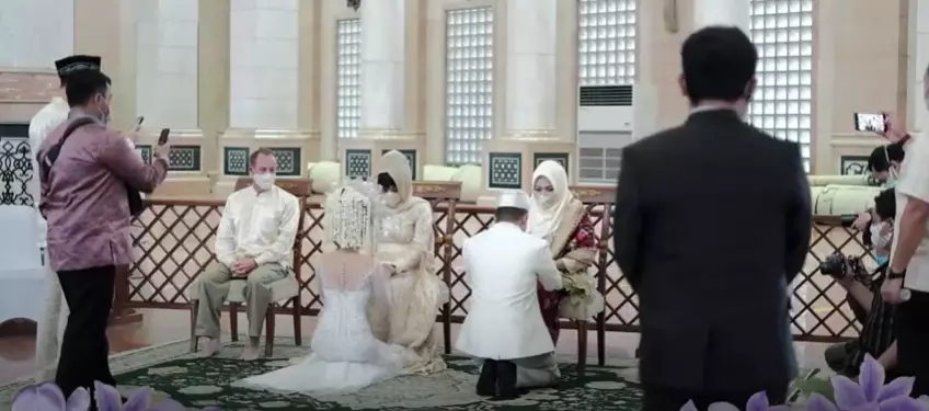 Momen haru pernikahan Sarah Gibson dan Diska Resha Putra YouTube dan Instagram