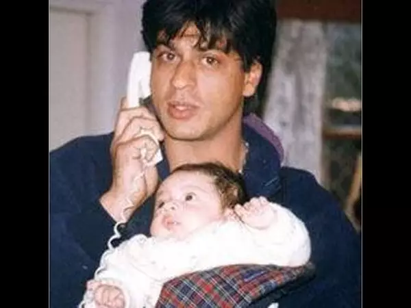 Transformasi Aryan Khan Berbagai sumber