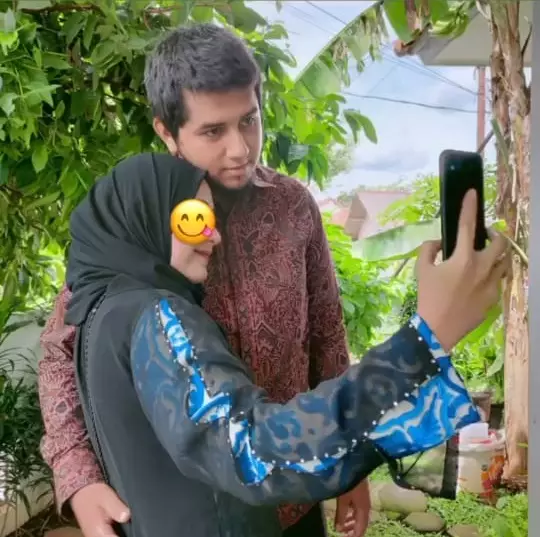 Sheina Abdat dan suami © Instagram Sheina Abdat dan suami © Instagram