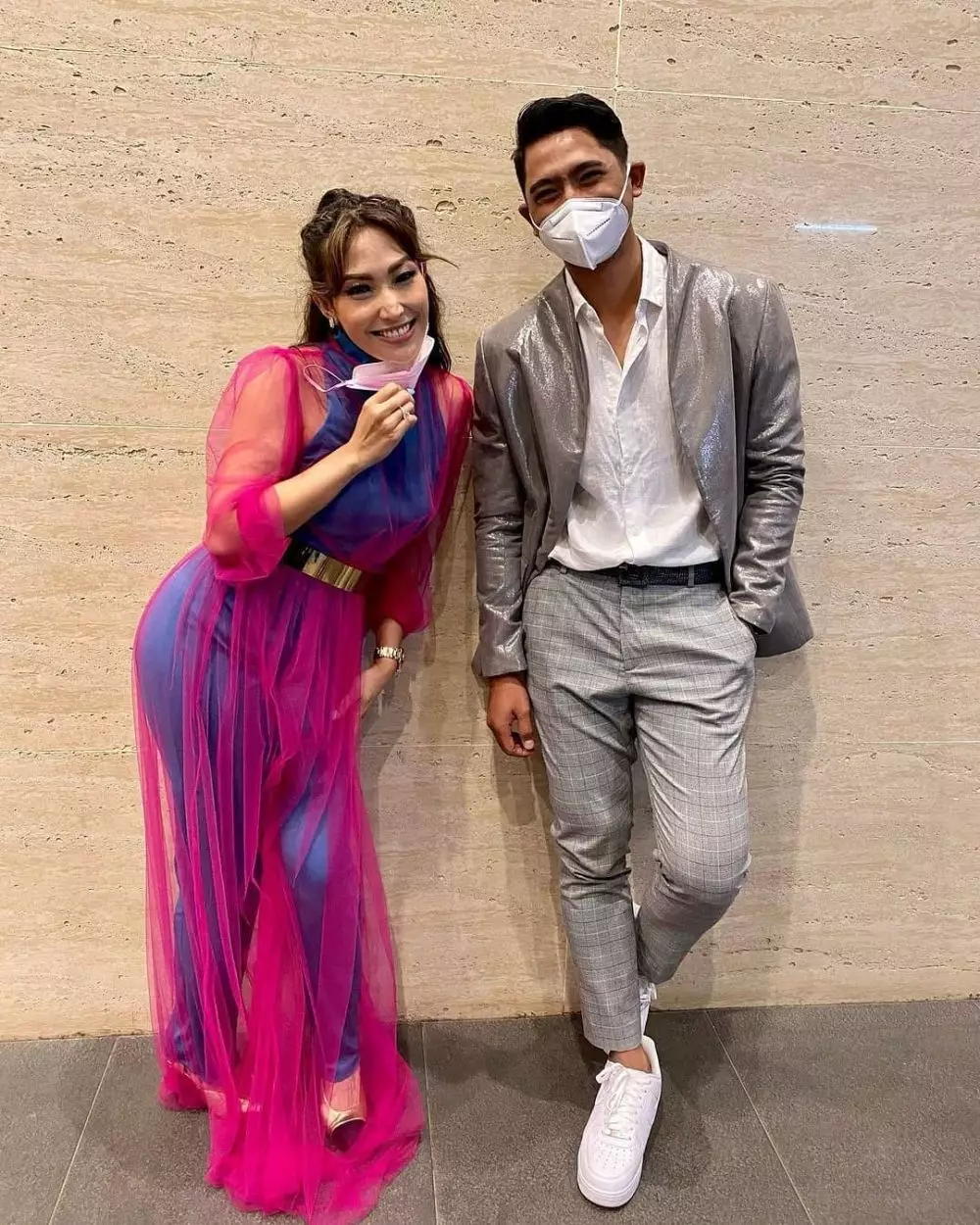 Momen Ayu Dewi ketemu Arya Saloka © Instagram & YouTube Momen Ayu Dewi ketemu Arya Saloka © Instagram & YouTube