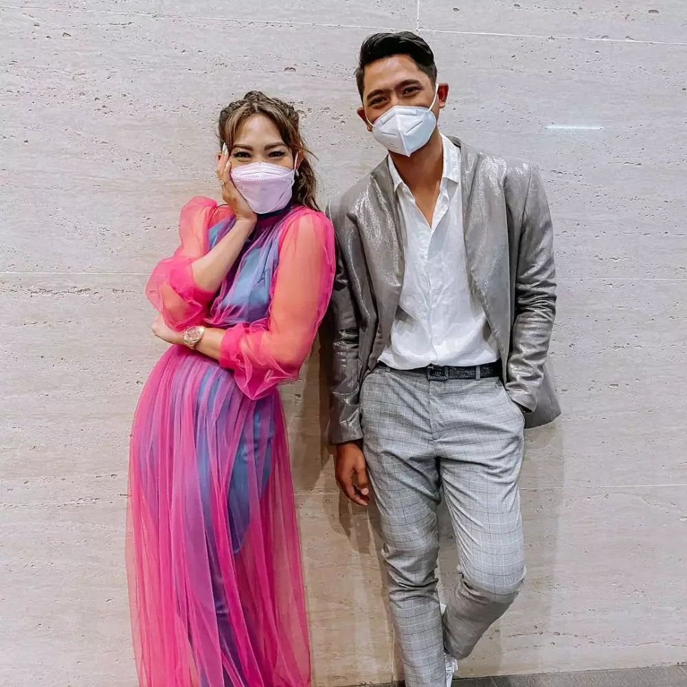 Momen Ayu Dewi ketemu Arya Saloka © Instagram & YouTube Momen Ayu Dewi ketemu Arya Saloka © Instagram & YouTube