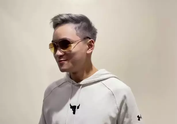 Azka Corbuzier di-make over Ivan Gunawan © Instagram