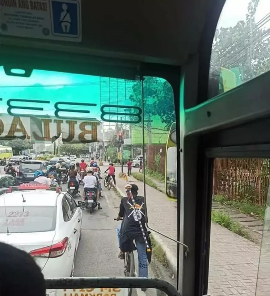 momen tak terduga di jalan © Instagram