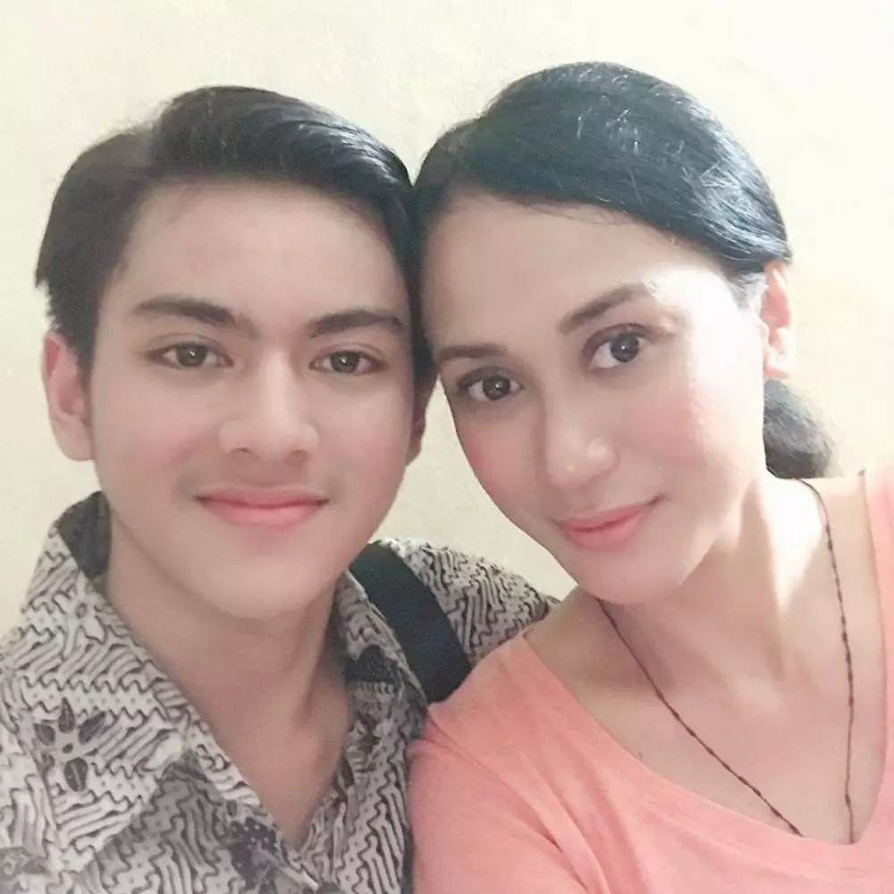 kebersamaan rey bong dan ria probo © Instagram kebersamaan rey bong dan ria probo © Instagram