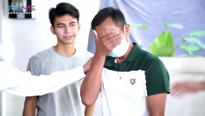 gerobak baru ayah Dimas © YouTube gerobak baru ayah Dimas © YouTube