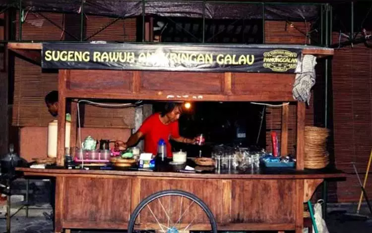 Nama angkringan di spanduk © berbagai sumber