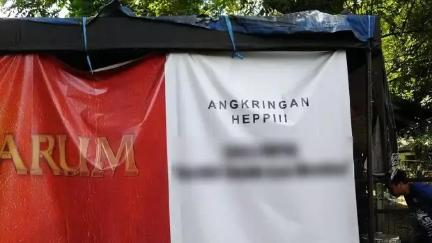 Nama angkringan di spanduk © berbagai sumber