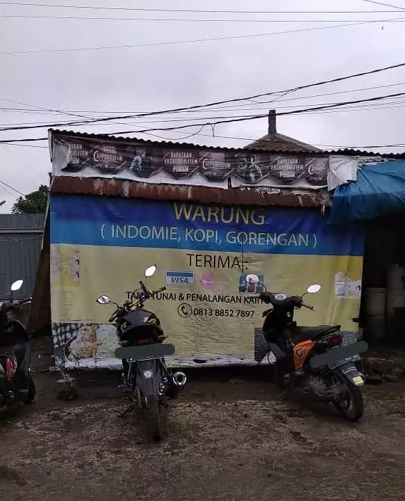 Nama angkringan di spanduk © berbagai sumber