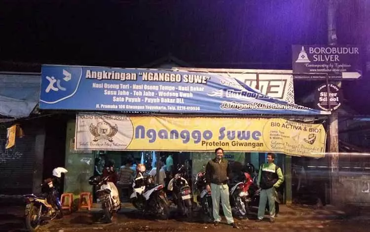 Nama angkringan di spanduk © berbagai sumber